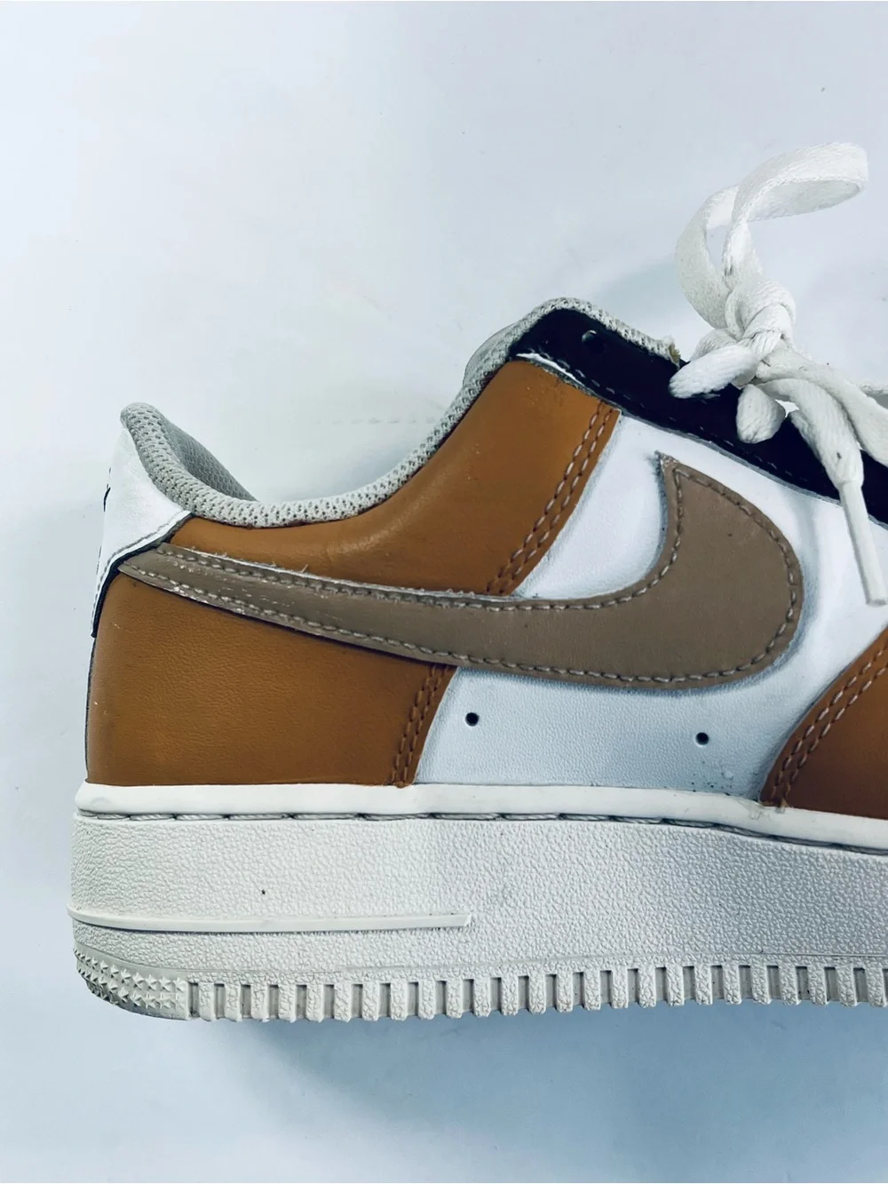 Nike Air Force 1 Low ‘07 Light Brown White Sneakers #DD8969-100 Women’s Size:8